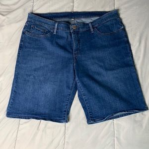 Plus size Levi shorts